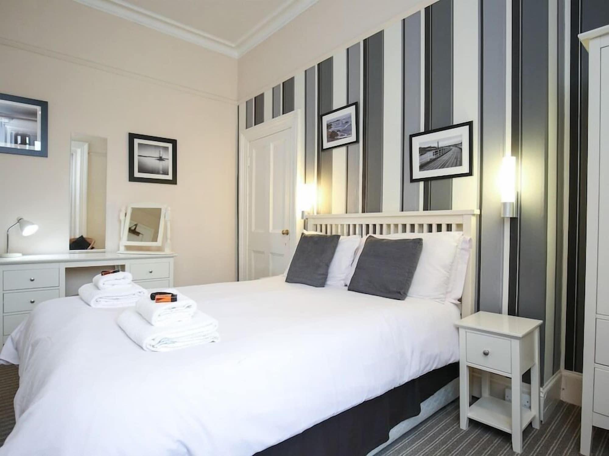 Riviera Guesthouse Вітбі Екстер'єр фото