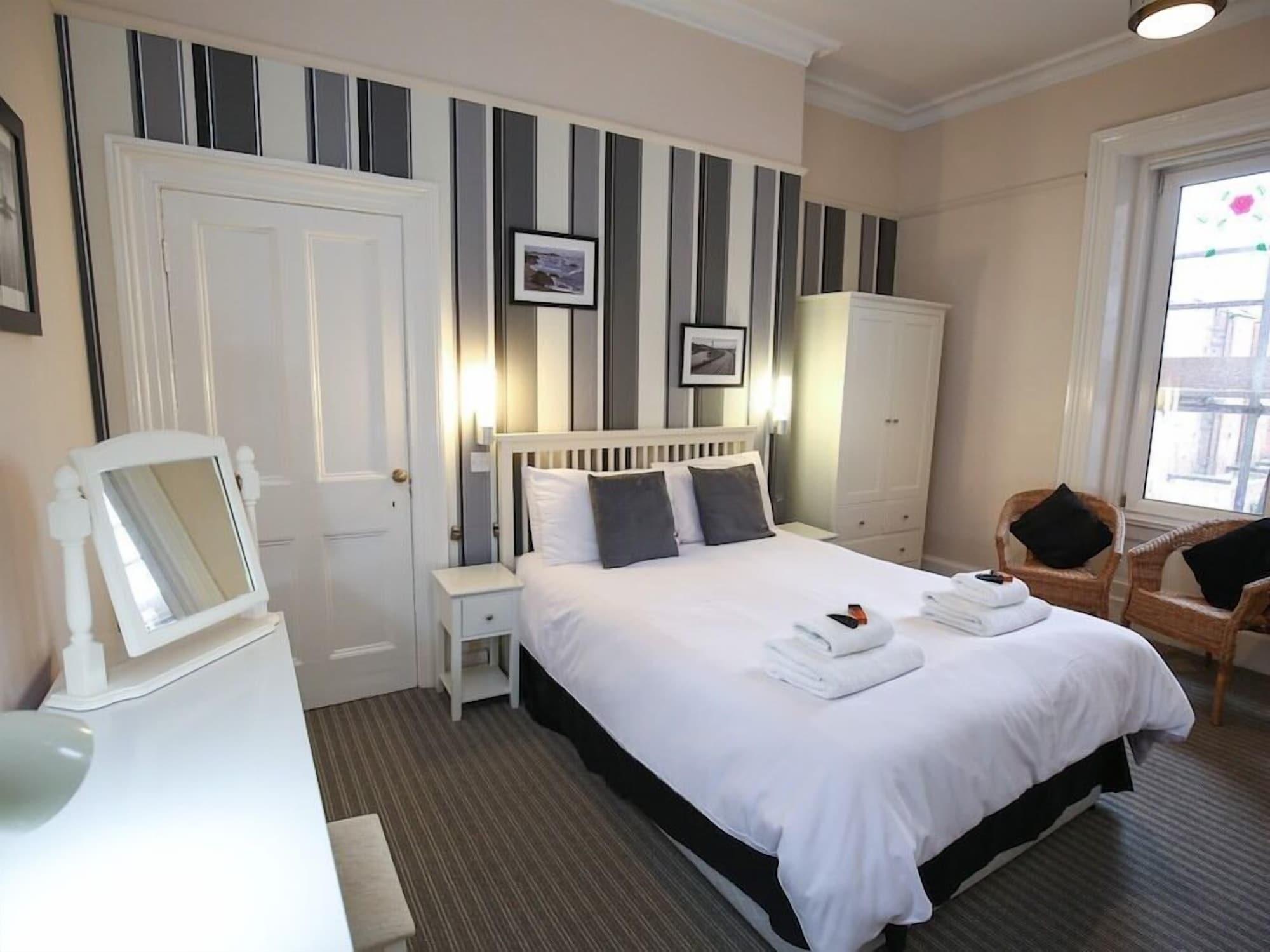 Riviera Guesthouse Вітбі Екстер'єр фото